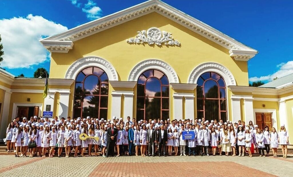 Inhabitants of Ukraine are sympathetic and friendly people, like to communicate and have visitors, ready to help in a difficult situation