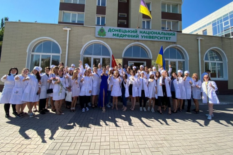 На передовой борьбы с коронавирусом: в медвузе Мариуполя преподаватели и работающие студенты переболели COVID-19
