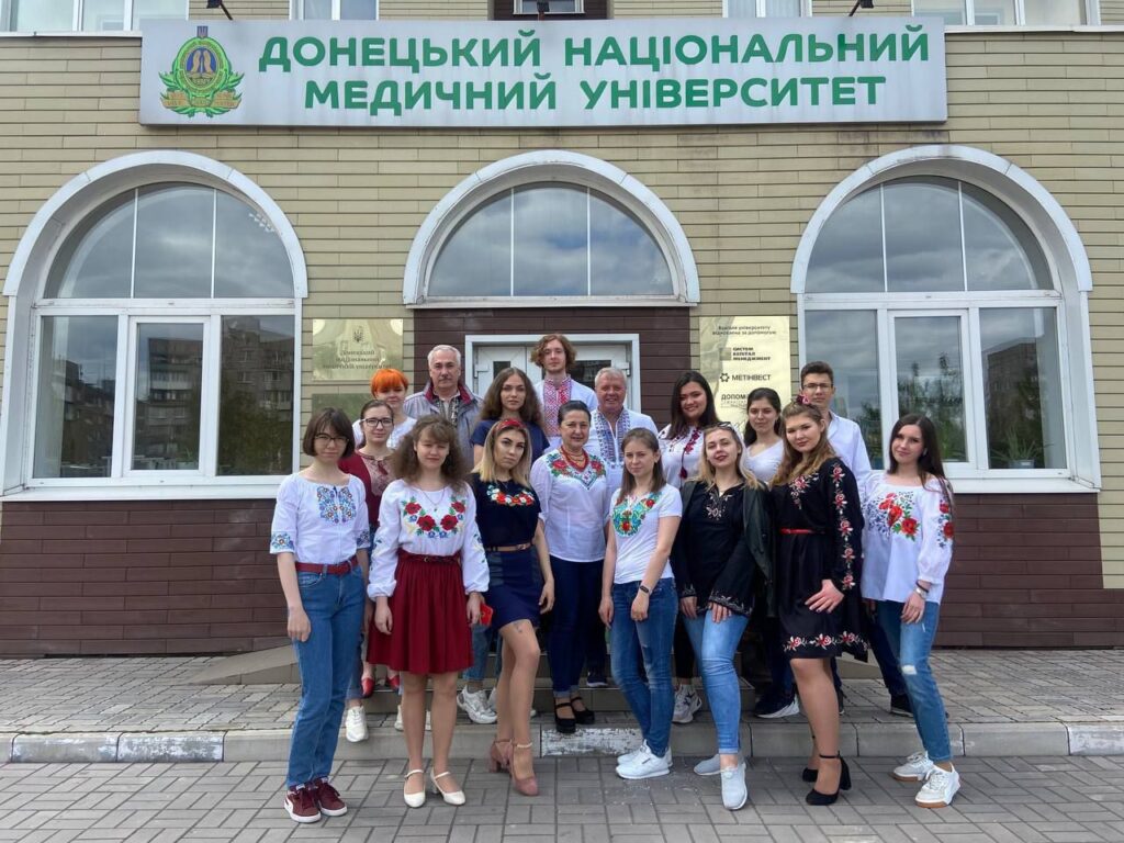 ВСЕСВІТНЬОМУ ДНЮ ВИШИВАНКИ - 15 РОКІВ!