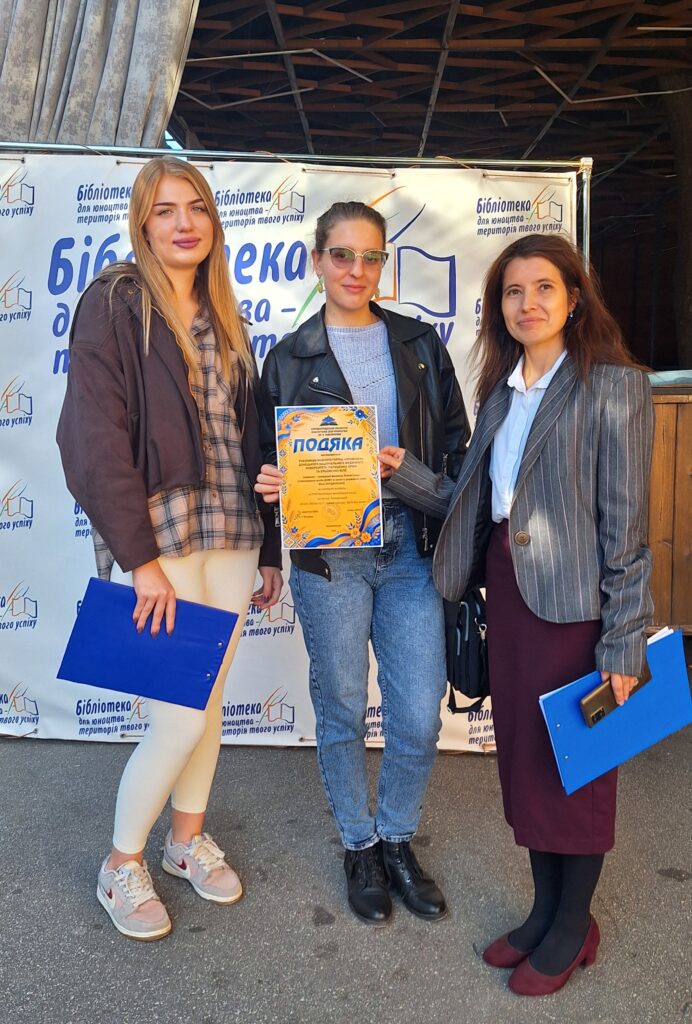 Поетеси ДНМУ на міському Фестивалі молодіжної книги 1 20260930 134304